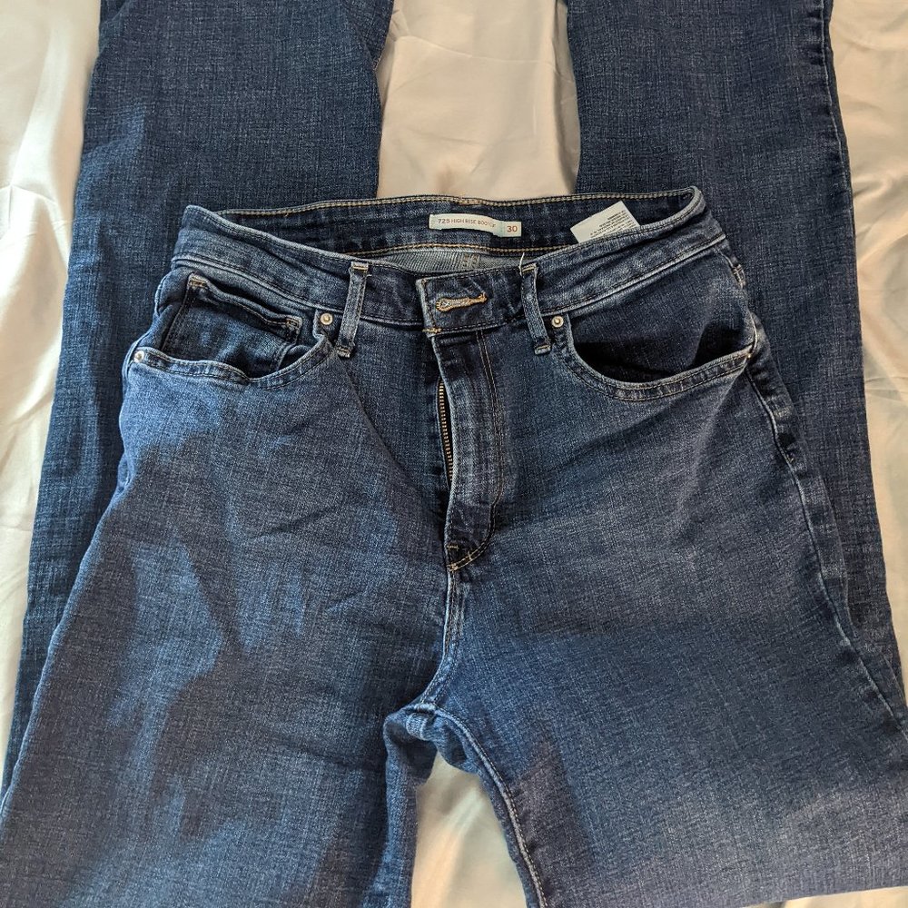 Like New Levi's 725 High Rise Bootcut Jeans